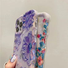 Laden Sie das Bild in den Galerie-Viewer, 3D Floral Phone Case