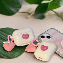 Laden Sie das Bild in den Galerie-Viewer, Cute 3D Heart Love AirPods Case – With Pink heart keychain