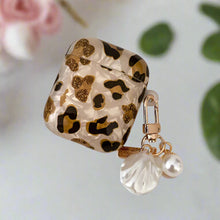 Laden Sie das Bild in den Galerie-Viewer, Luxury Leopard Pearl AirPods Case – Elegant Protection for AirPods