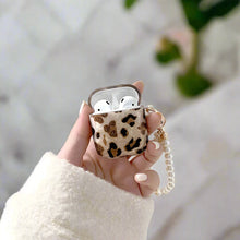 Laden Sie das Bild in den Galerie-Viewer, Luxury Leopard Pearl AirPods Case – Elegant Protection for AirPods 1