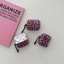 Laden Sie das Bild in den Galerie-Viewer, Cute Pink Leopard AirPods Case with Keychain – Stylish Protection